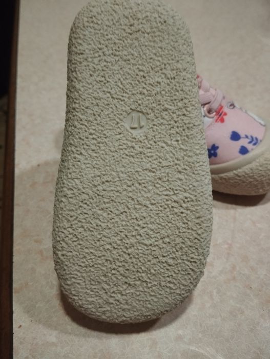 Продаю детскую обувь.