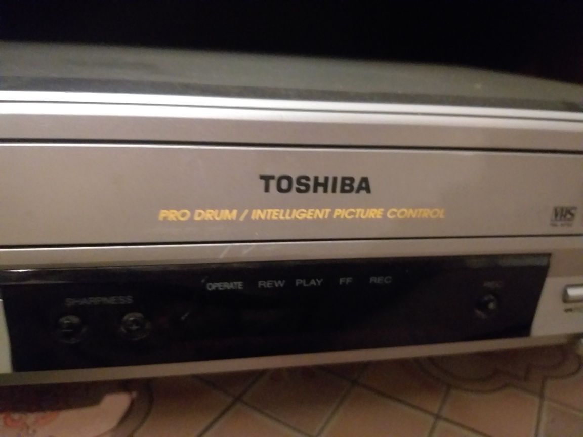 Видеомагнитафон TOSHIBA