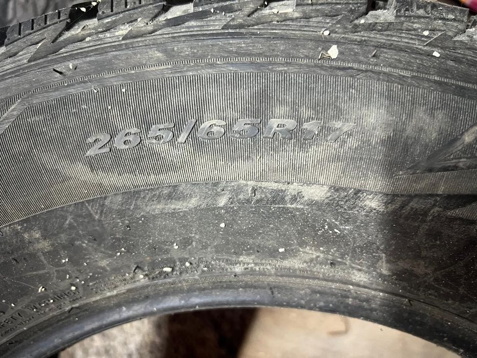 Продам шины для 265/65/17 шипами. Срочно  писать звонит.!