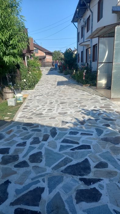 Piatra naturala de munte și Gazon rulou