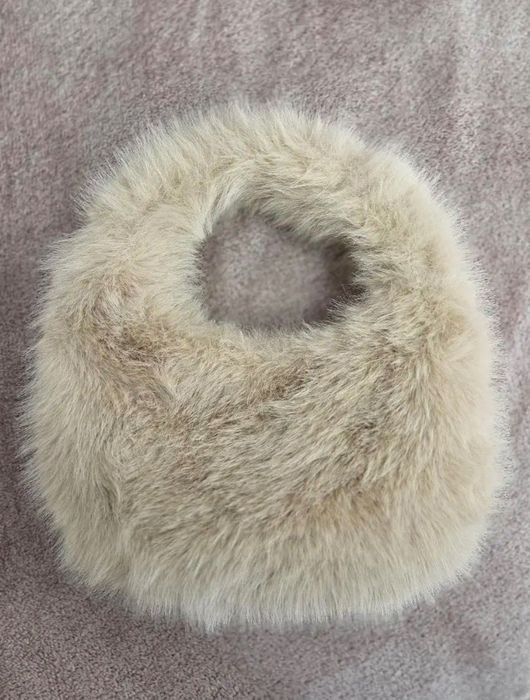 НОВА дамска плюшена чанта с цип – ТОП цена