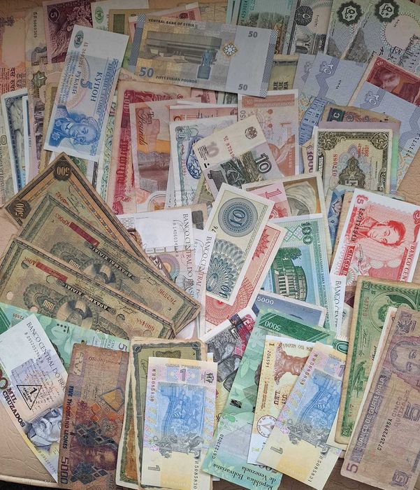 LOT 100 BANCNOTE straine scoase din circulatie