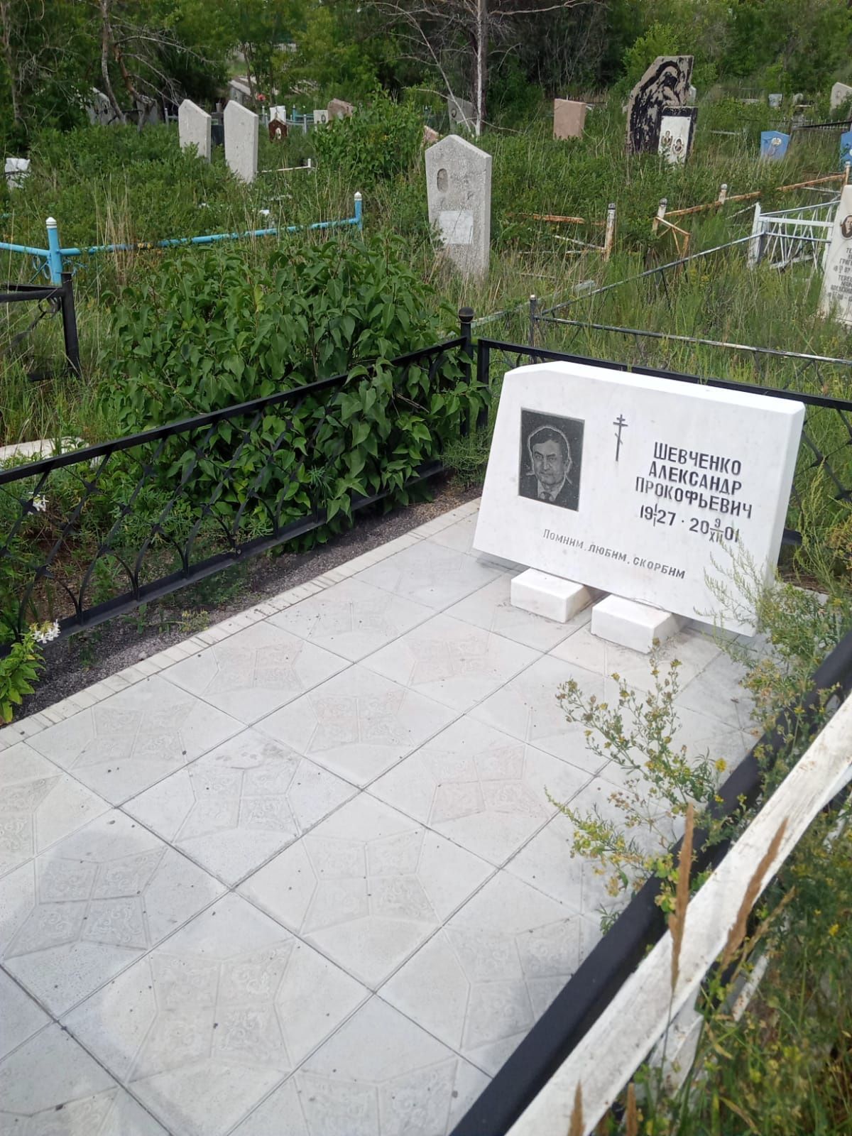 Установка памятников, оградок, облагораживание