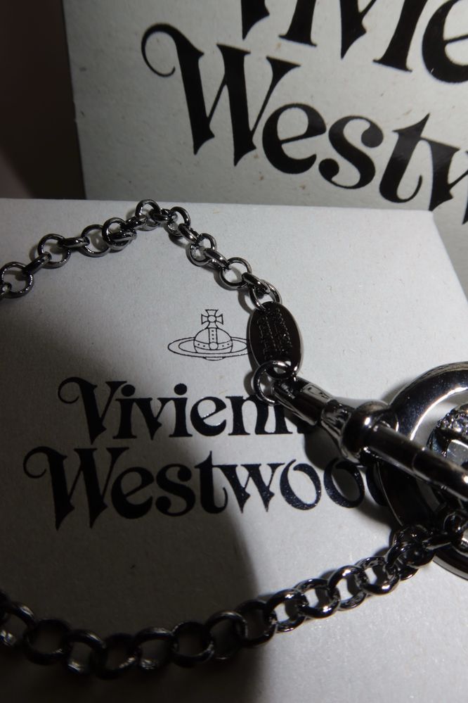 Vivienne Westwood гривна