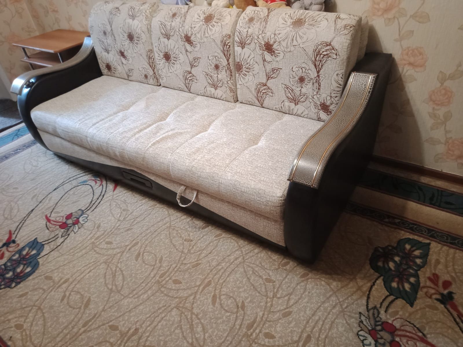 Продам диван,  б/у