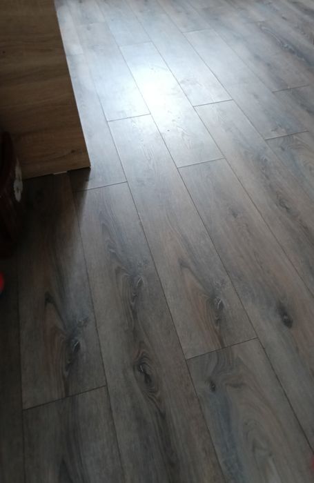 Parchet laminat nou – 60 lei/bax (9 baxuri disponibile)
