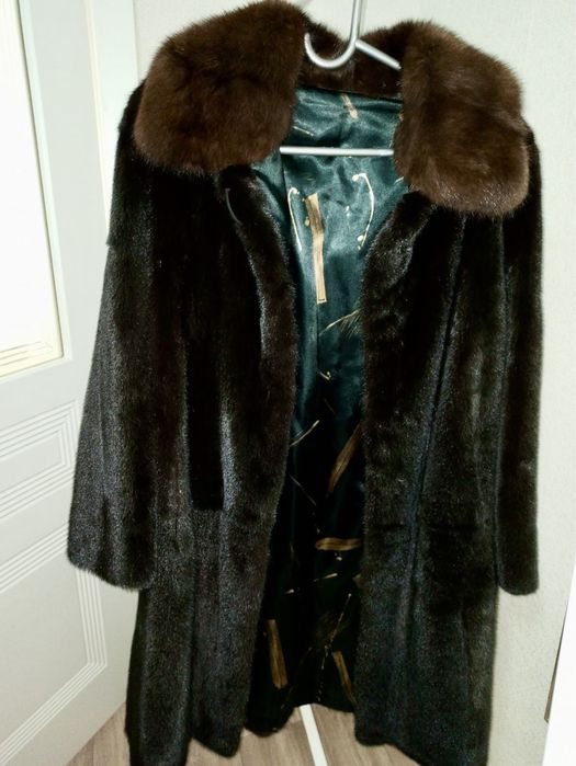 Продам шубу норковую с соболем