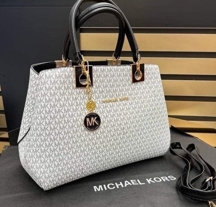 Geanta Michael Kors,model office,logo metalic auriu,saculet,etichetă