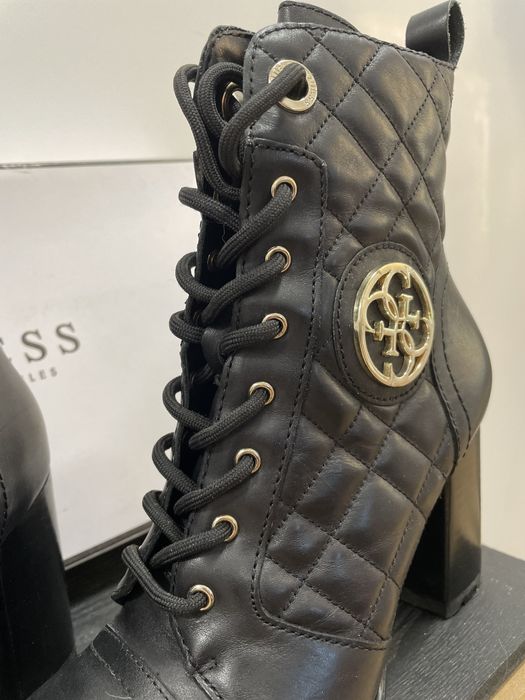 Guess боти черни