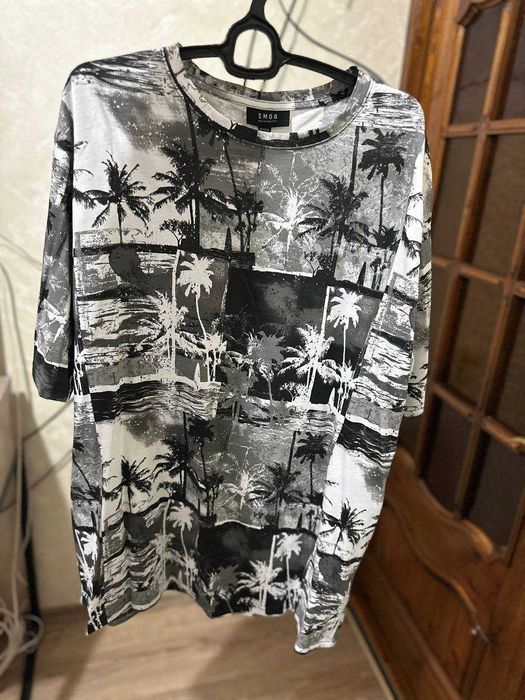 Продам мужскую футболку