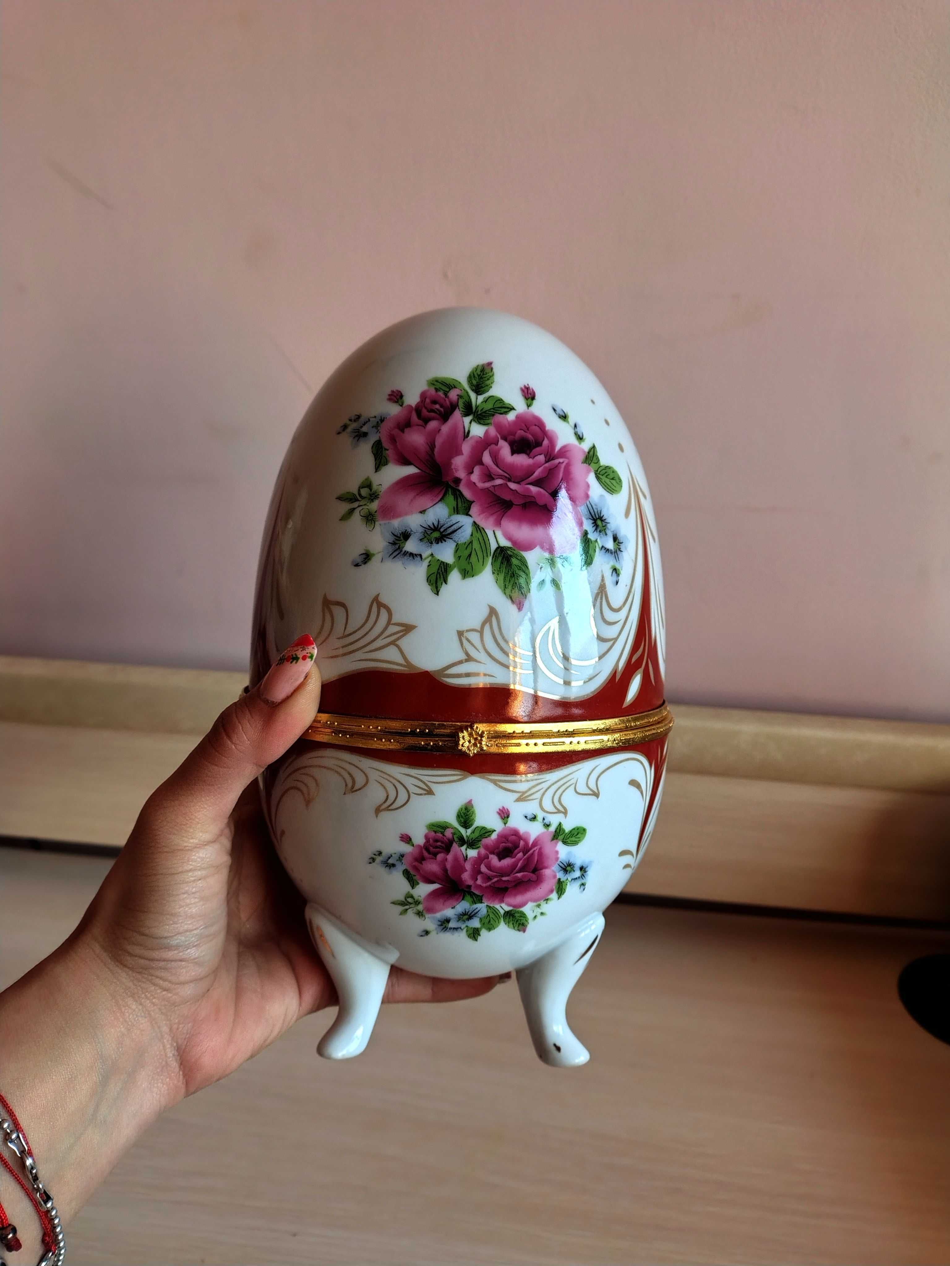 Страхотно Огромно Порцеланово Яйце- Кутия За Бижута