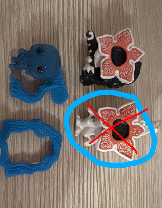 Игрушки Киндер joy Очень странные дела