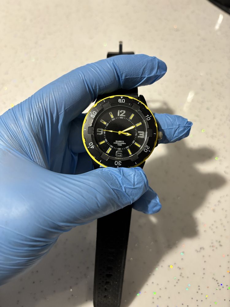 Часовник TWC-385 и часовник Qartz Chronograph