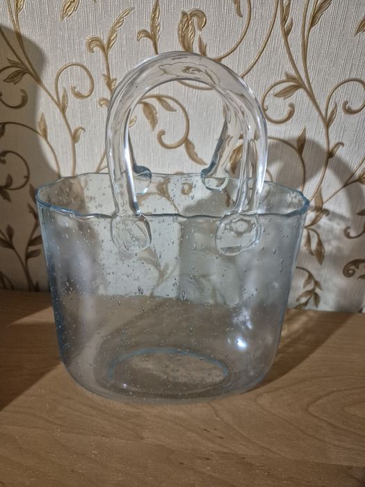 Ваза из стекла в виде сумочки