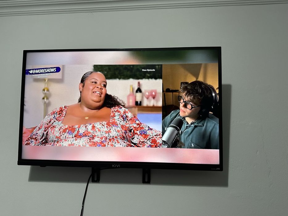 Срочно продам Телевизор Kivi 32F740LB Smart TV 32"