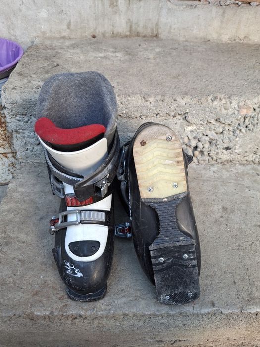 Clăpari mărimea 39