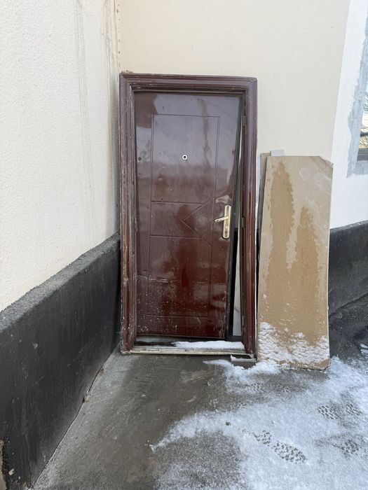 Продам железную дверь