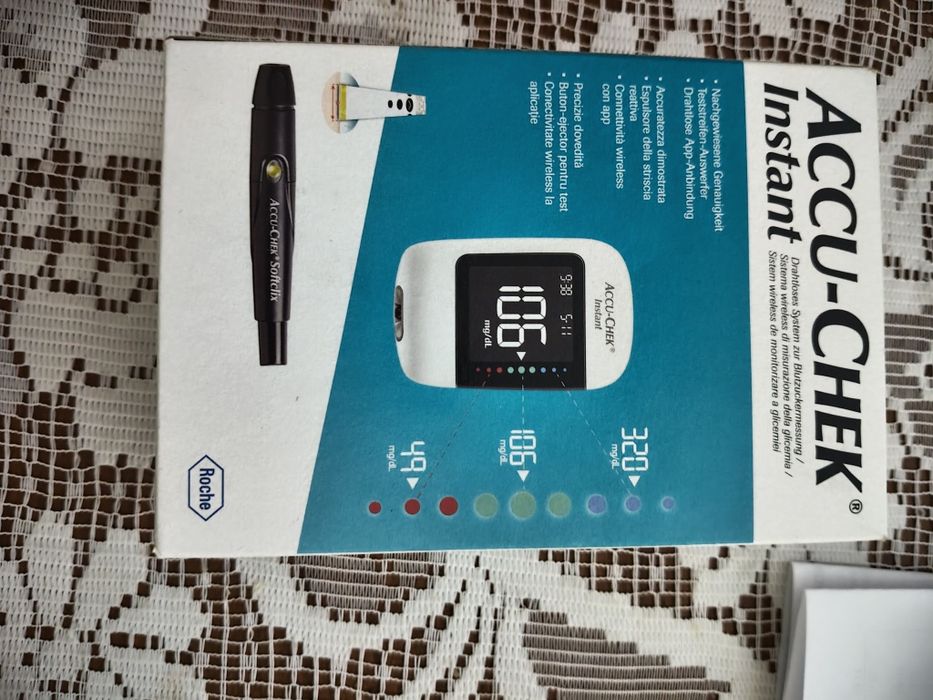Vând apărat de glicemie accu-chek instant nou