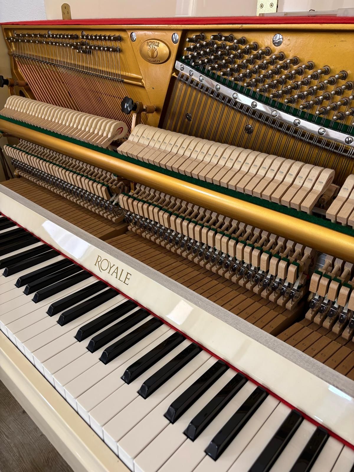Pianină Royale DU-11