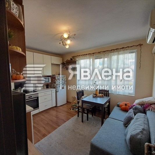 Продава се Тристаен апартамент в Варна, Колхозен пазар - 75 кв.м за 1994 €/кв.м - Снимка #1