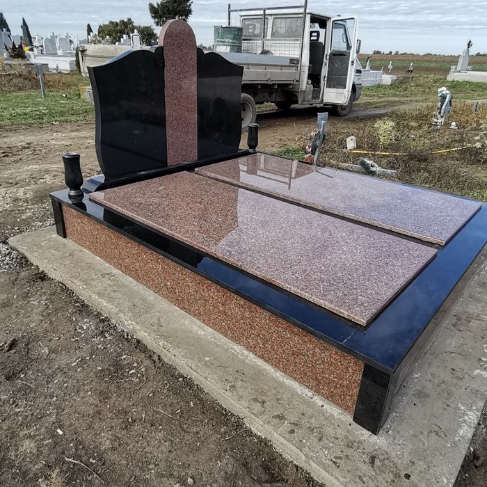 Monumente funerare