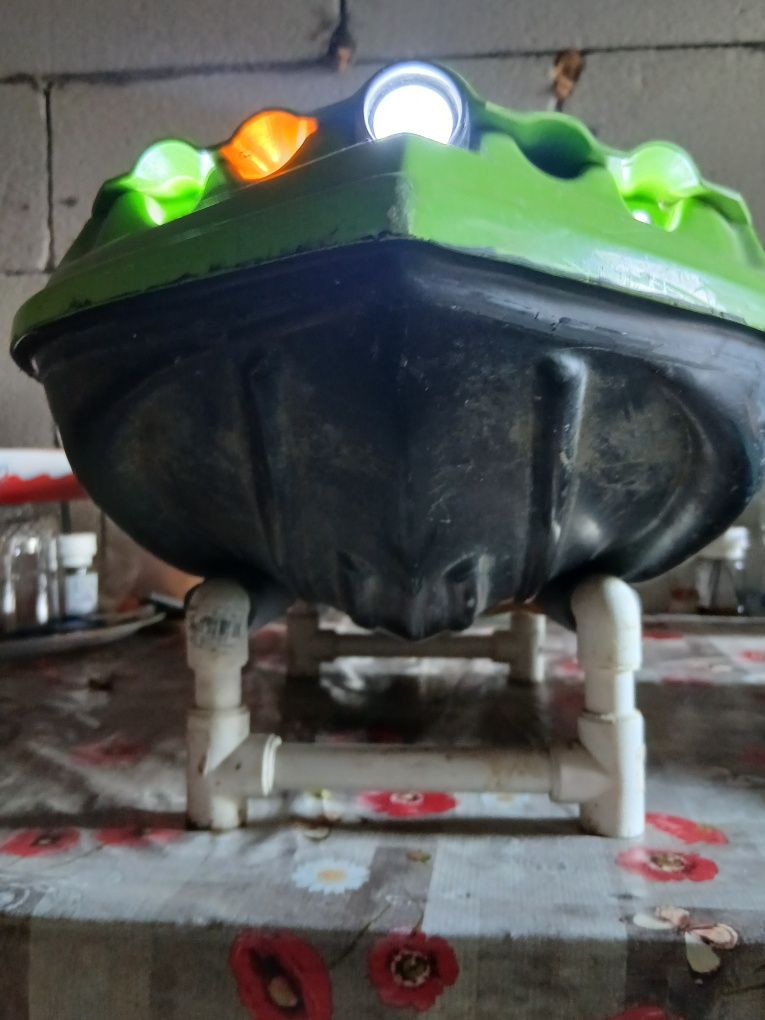 Se vinde vaporaș pescuit pt plantat Nova Bait Boat