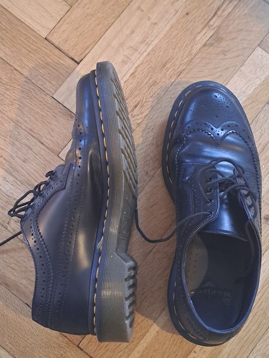 Черни обувки Dr. Martens