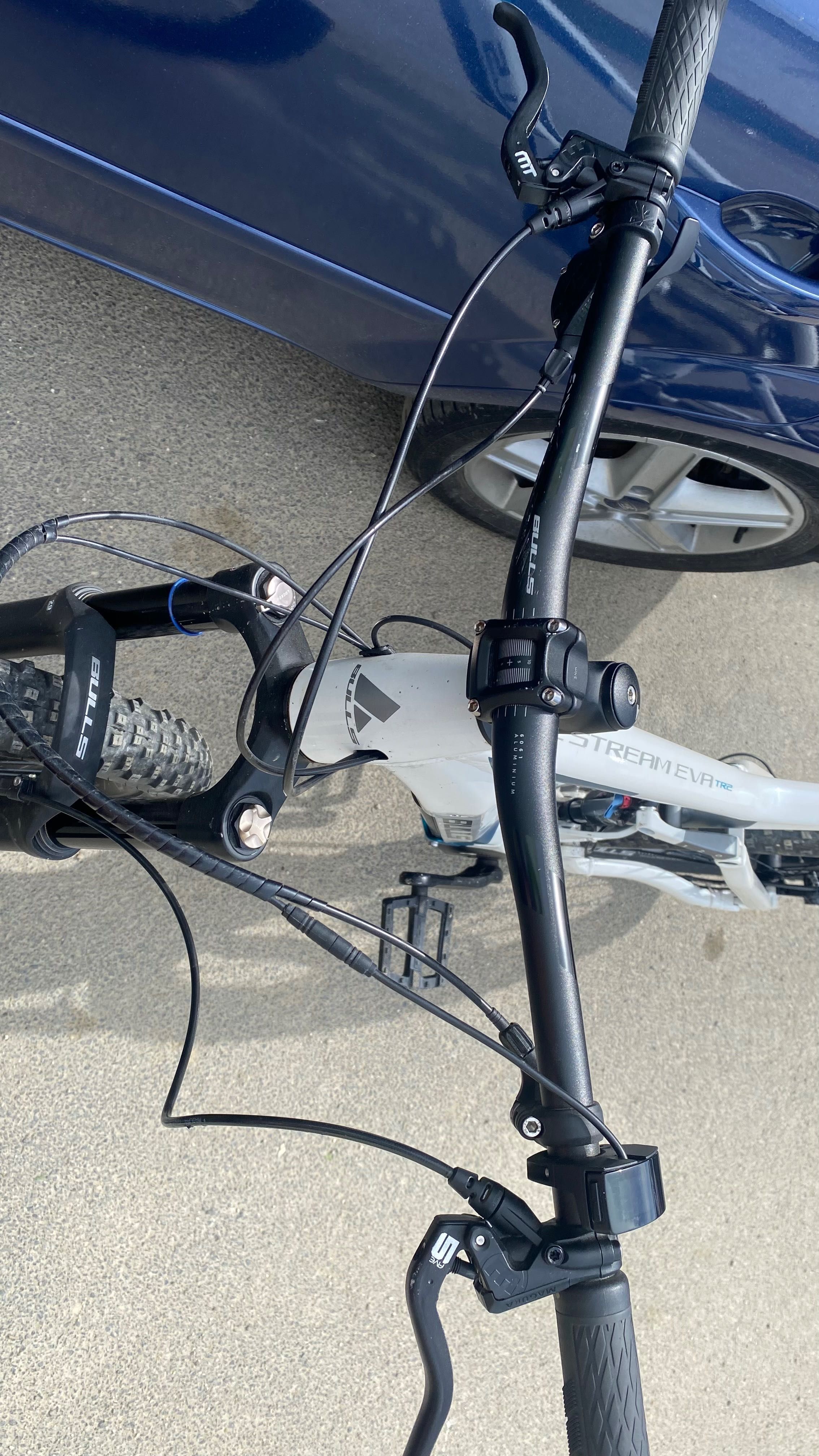 Bicicleta ful suspensi electric