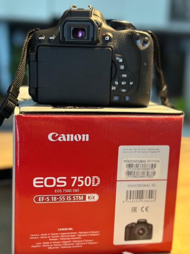 Canon EOS 750D DSLR