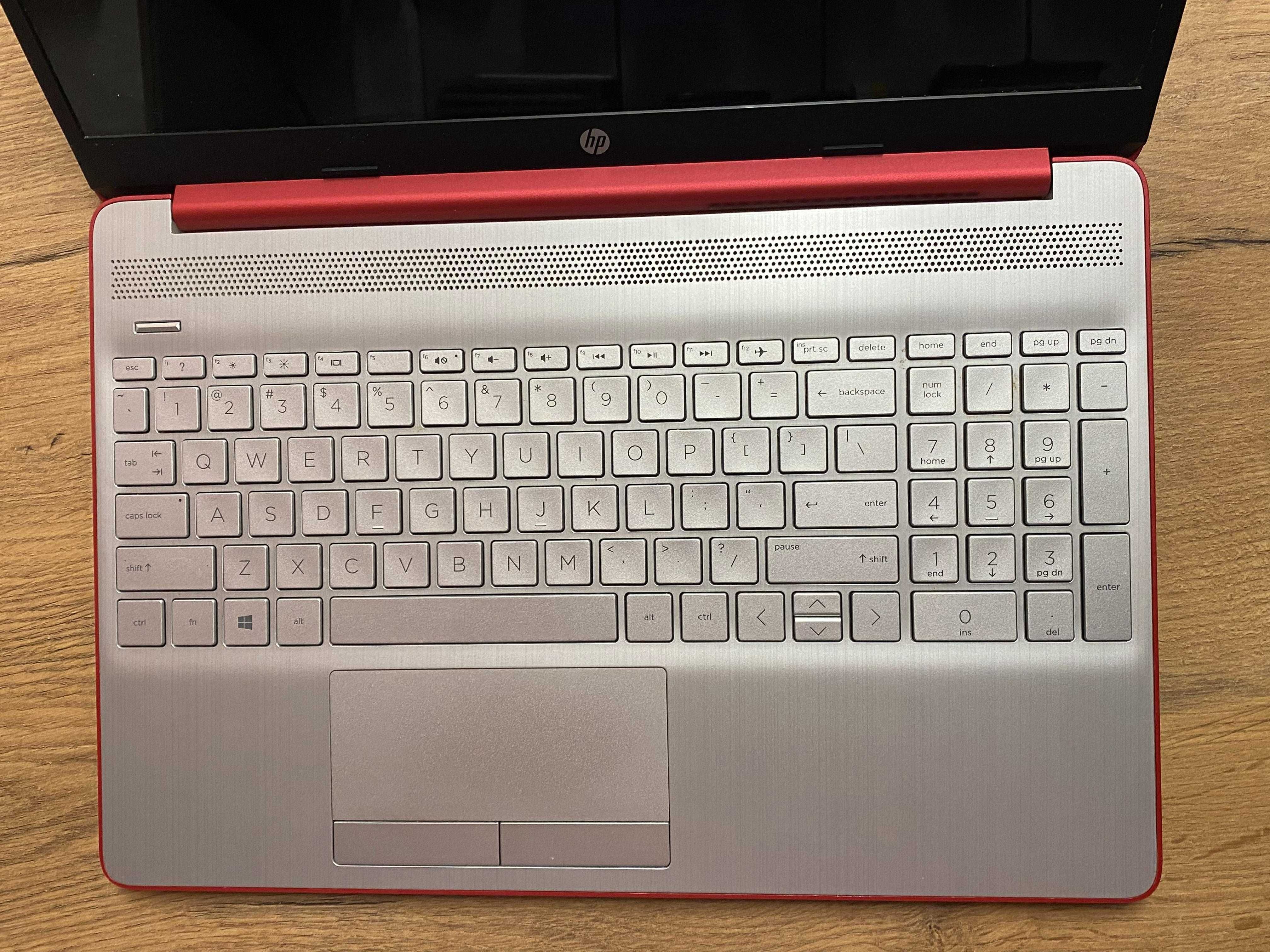 Laptop HP 15,6 inch  Red Slim Aspect impecabil ca Nou