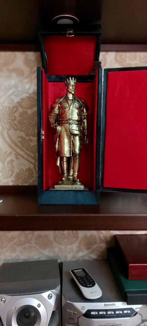 Amir temur haykallari sotiladi, 3 hil turi bor