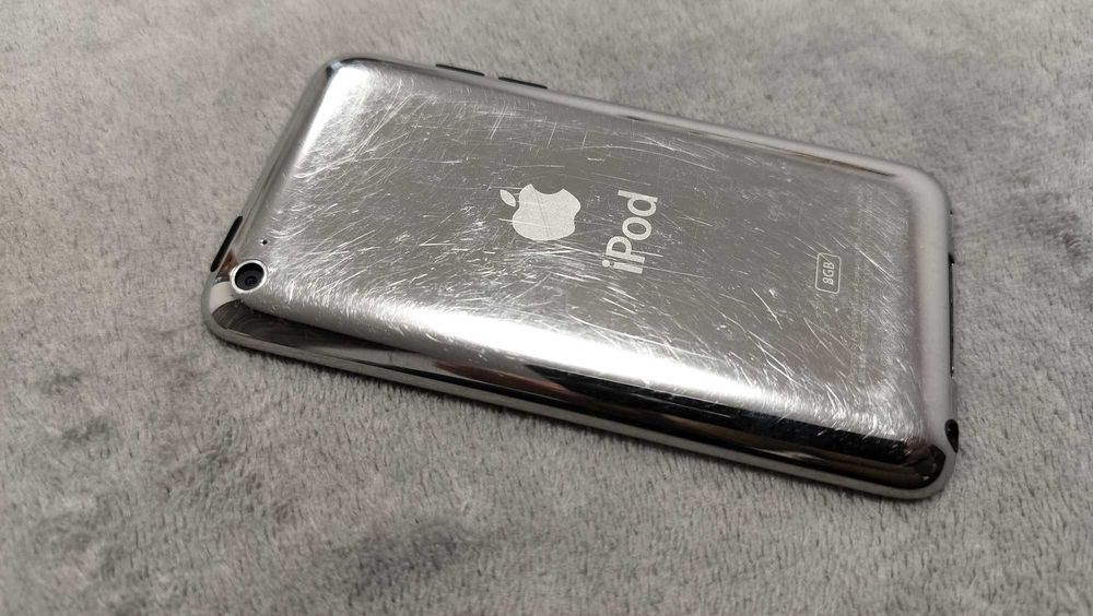 Apple iPod touch 4th generation 8 Gb White