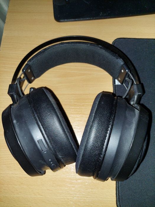 Casti Razer Nari Essential.