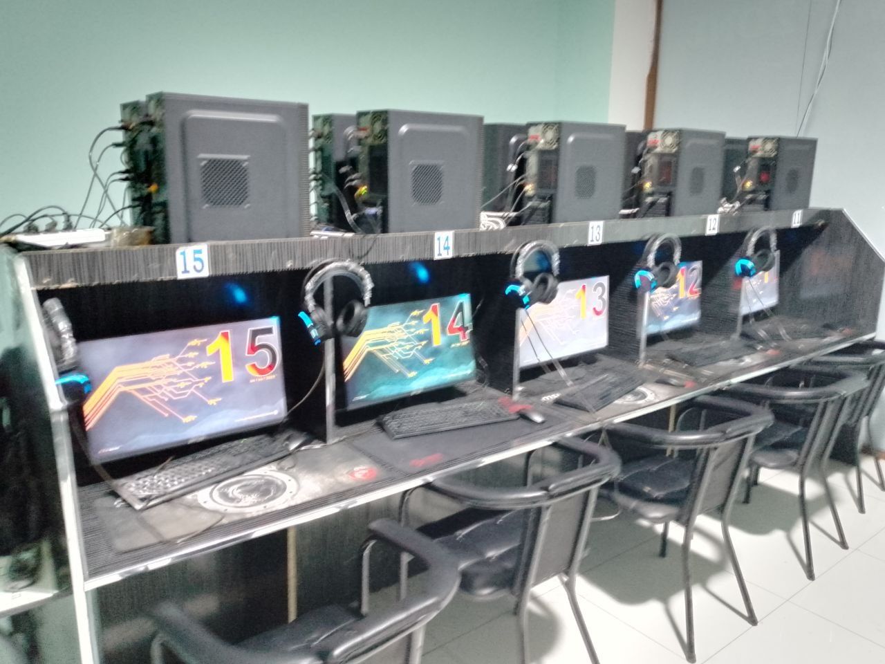 Game klub komyterxona sotiladi