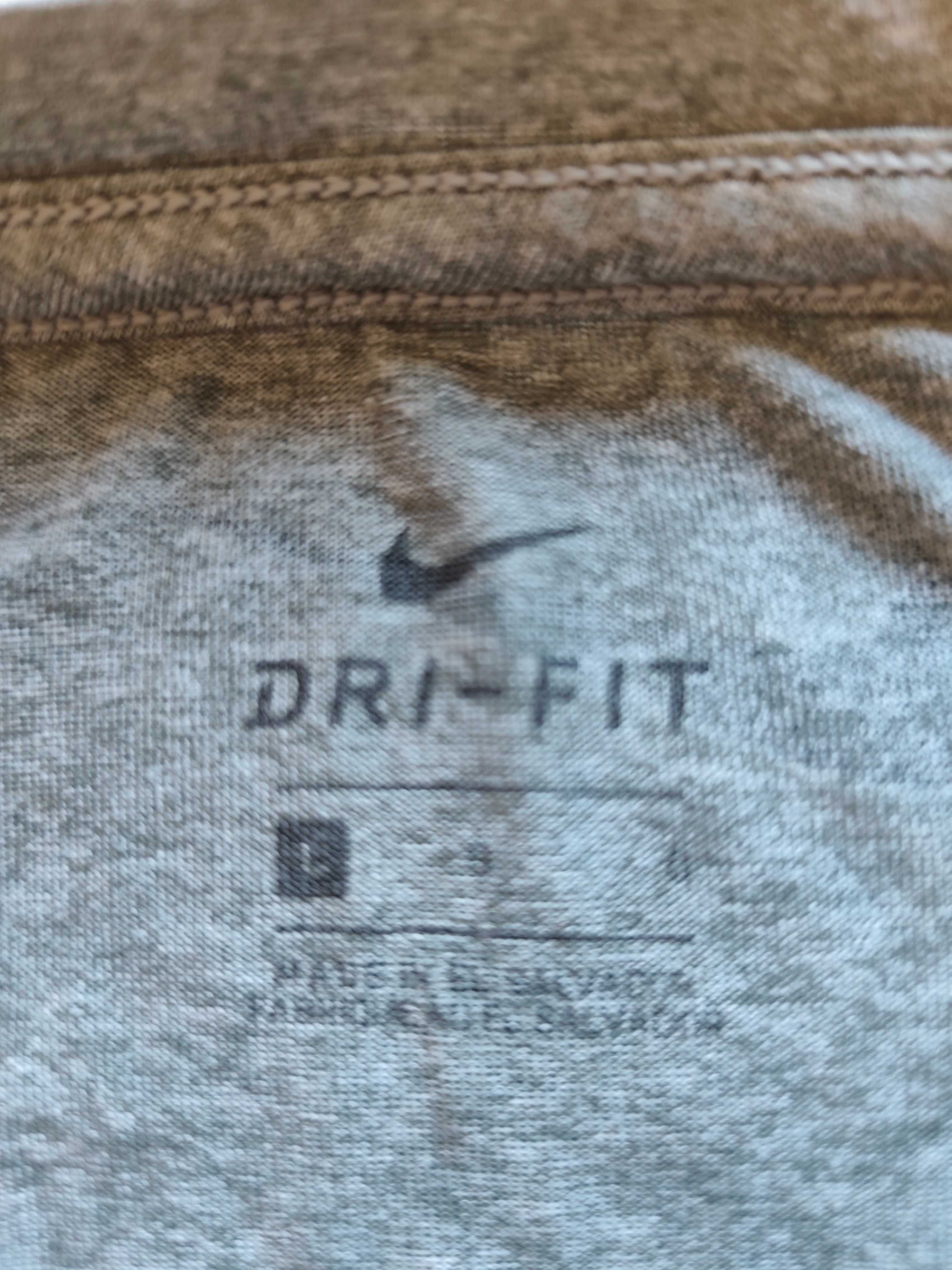 Детска тениска Nike 2 бр-20 лв.