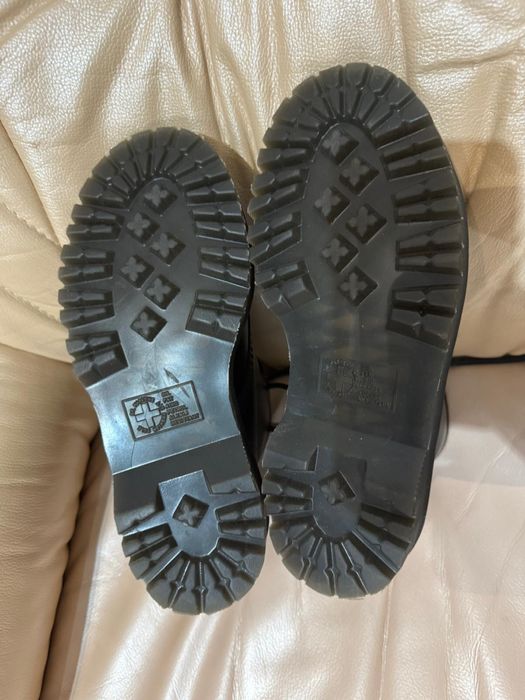 Bocanci Dr. Martens originali – model 1460, negri, mărimea 37