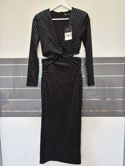 Rochie noua Zara cu decupaje laterale