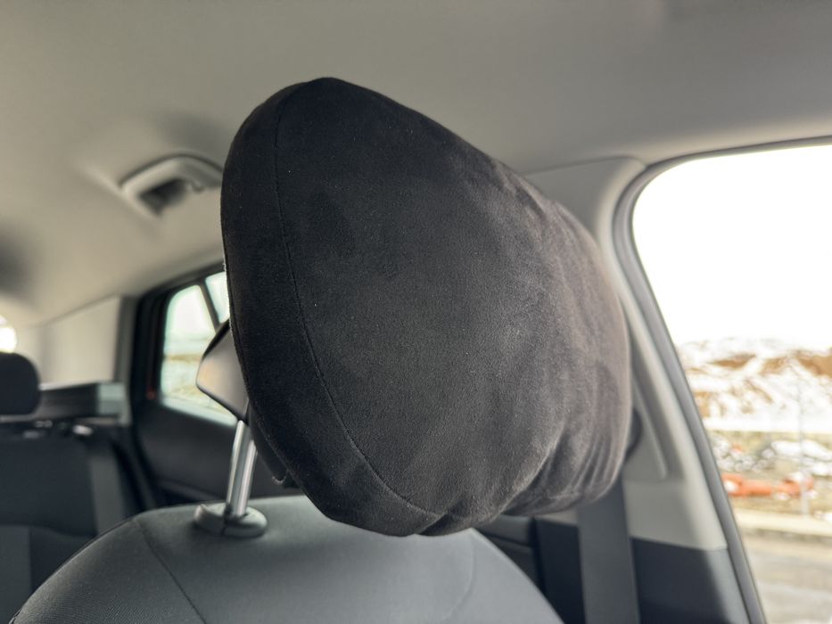 Perne pentru tetiere auto