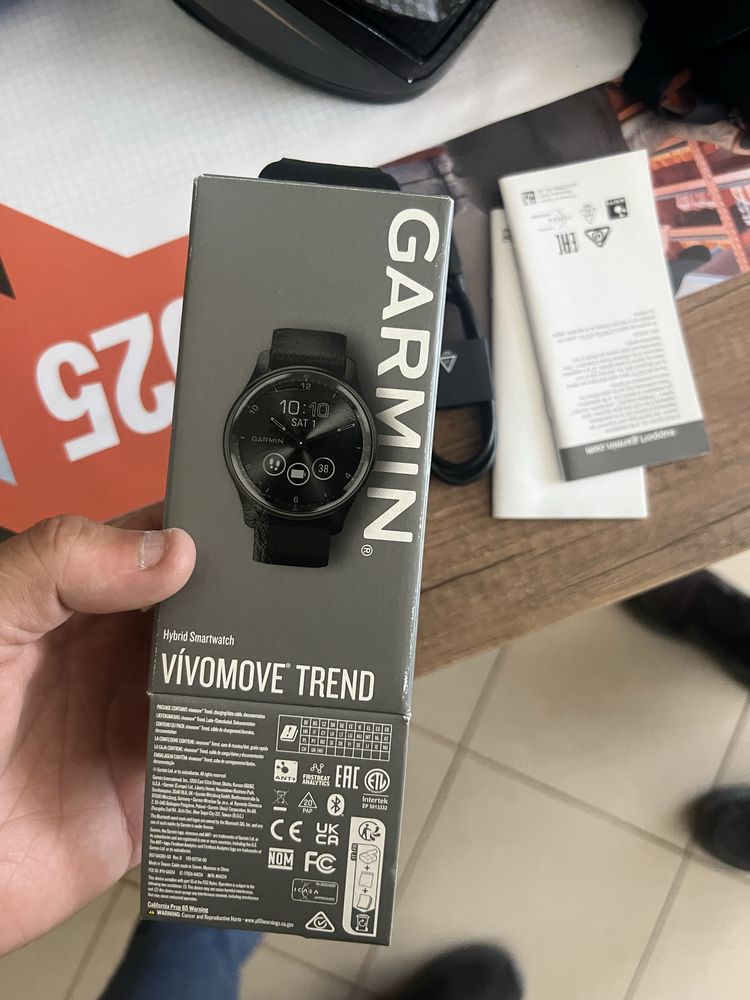 Часовник Smartwatch Garmin vivomove Trend, WW, Silicone, Black