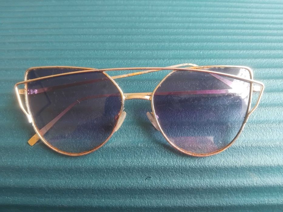 Дамски слънчеви очила с метални рамки