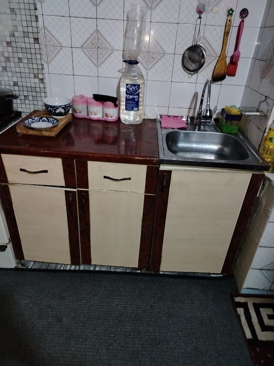 Kuxnya mebel sotiladi