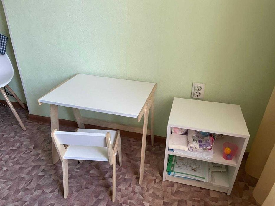 Комплект детского стула,стола и тумбочки
