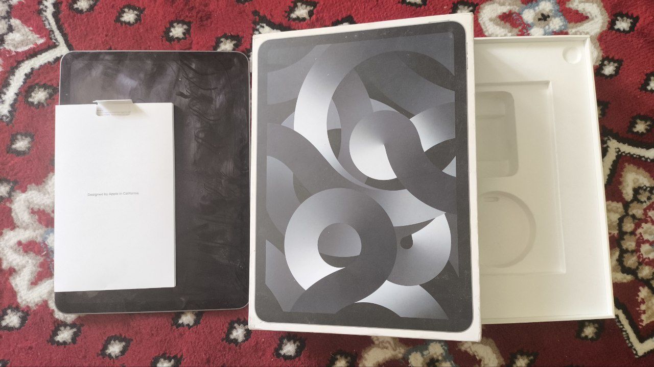Ipad Air5 M1 prosessor ishlashi zor xotira 64 urilgan qirilgan joyi yo
