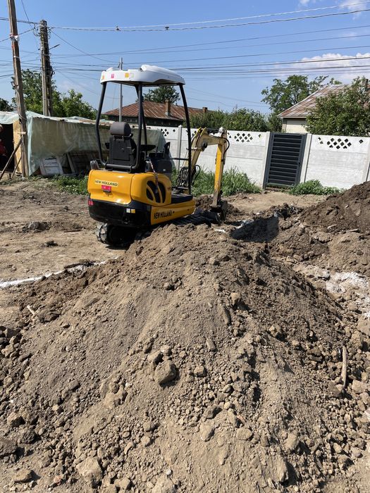 Inchiriez  miniexcavator cu brat lung si picon !