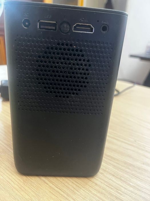 Videoproiector, usor de transportat, la tara, la chaping, etc. 400 lei