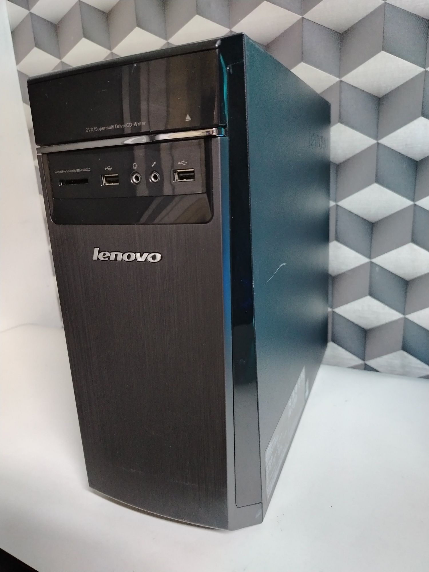 Unitate office amd A10 quad 3.9 GHz  Lenovo model 90bf