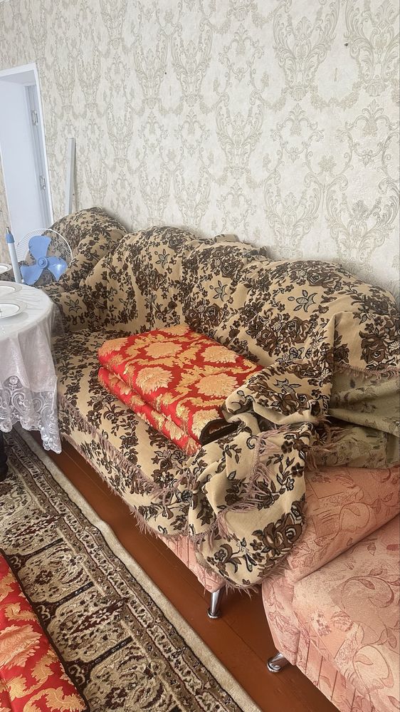 Продам диван и два кресла