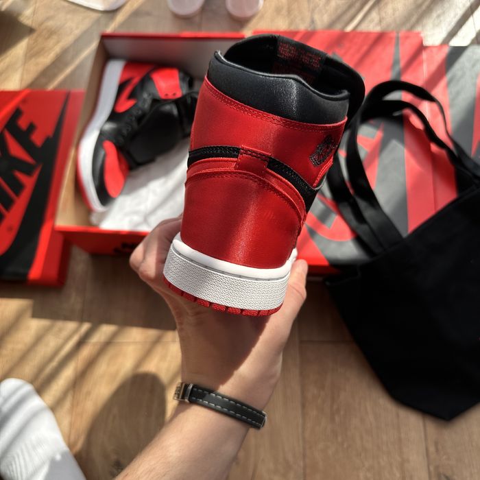 Jordan 1 Satin Bred mai multe marimi