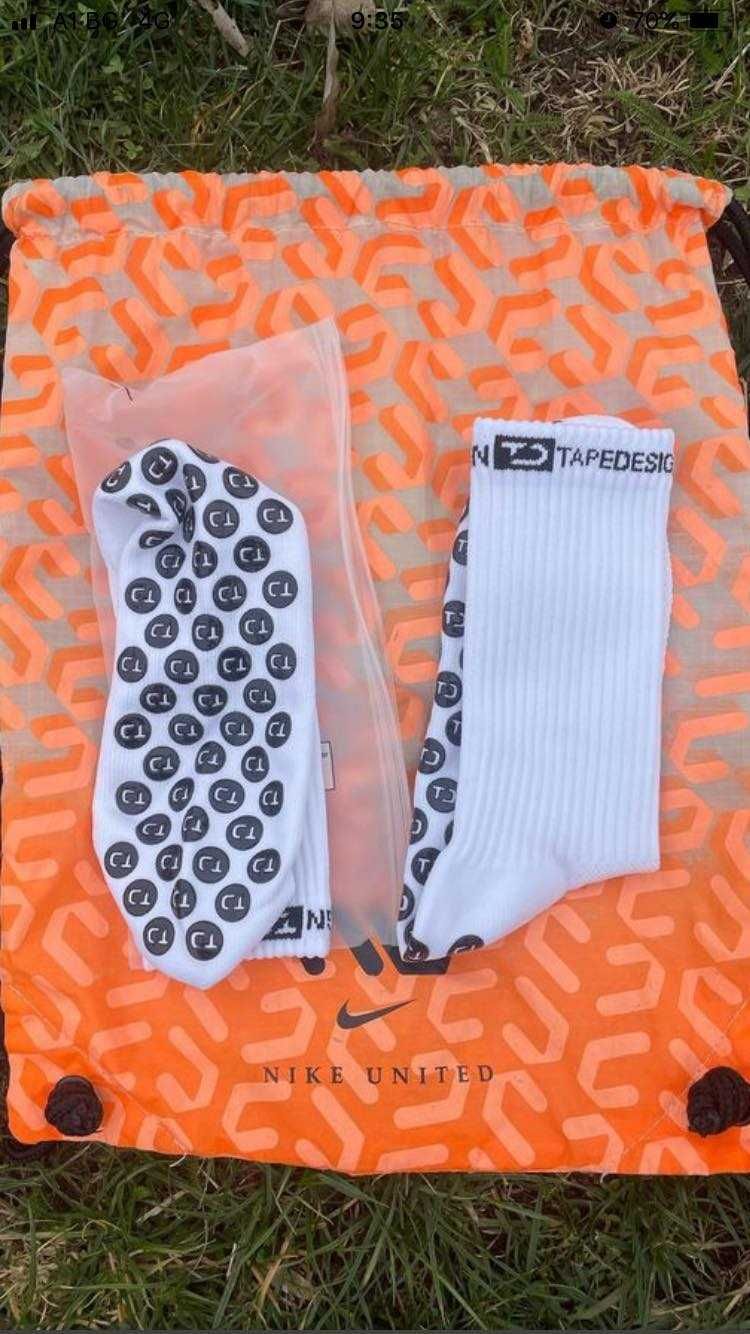 Чорапи Grip socks и Мини футболни кори