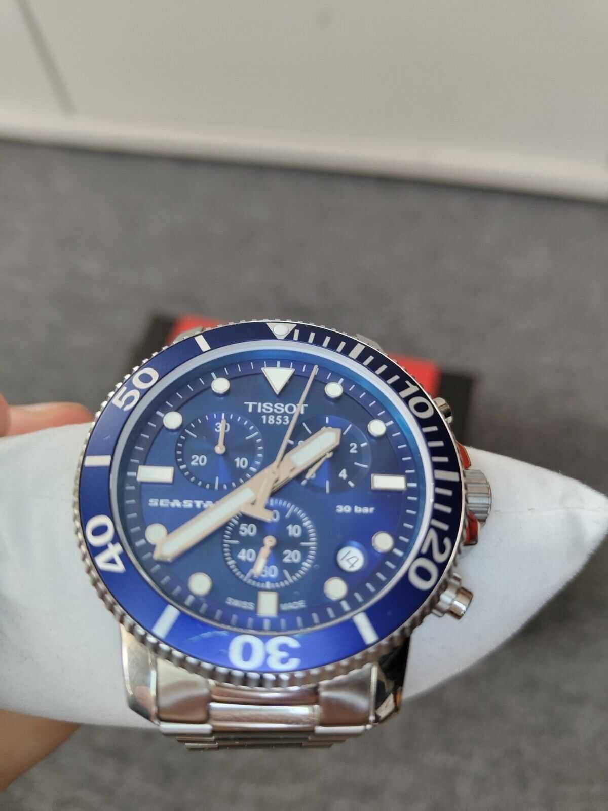 Продавам оригинален мъжки часовник TISSOT SEASTAR 1000 CHRONOGRAPH